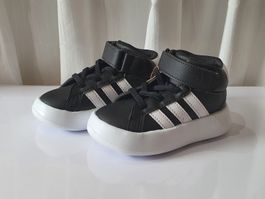Gr. 22 - Adidas Kinderschuhe, Neu