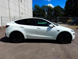 Elektroauto weiss Marke Tesla Model Y guter Zustand