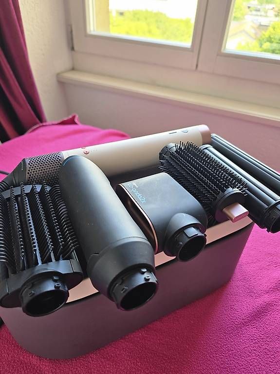 Piastre & Arricciacapelli: Dyson Airwrap Co-anda 2x  comme neuf, set complet – Usato da Yverdon-les-Bains venduto da nev_wl8n 2