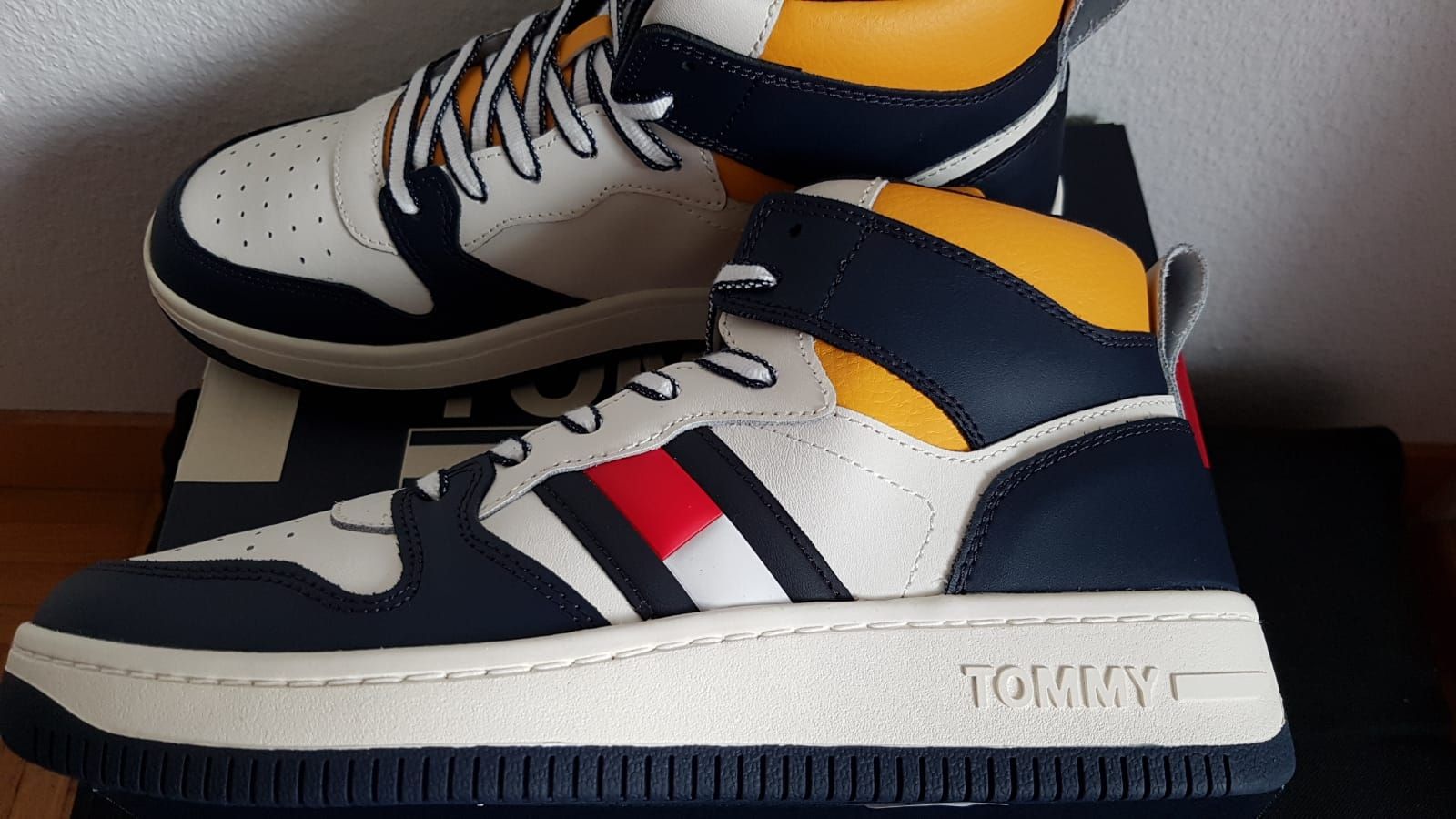 Tommy Hilfiger Scarpe da uomo: Tomy Hilfiger Mid Basket Gr.41,Leder. – Nuovo e nell'imballaggio originale da Zürich venduto da ata_c8nh 5