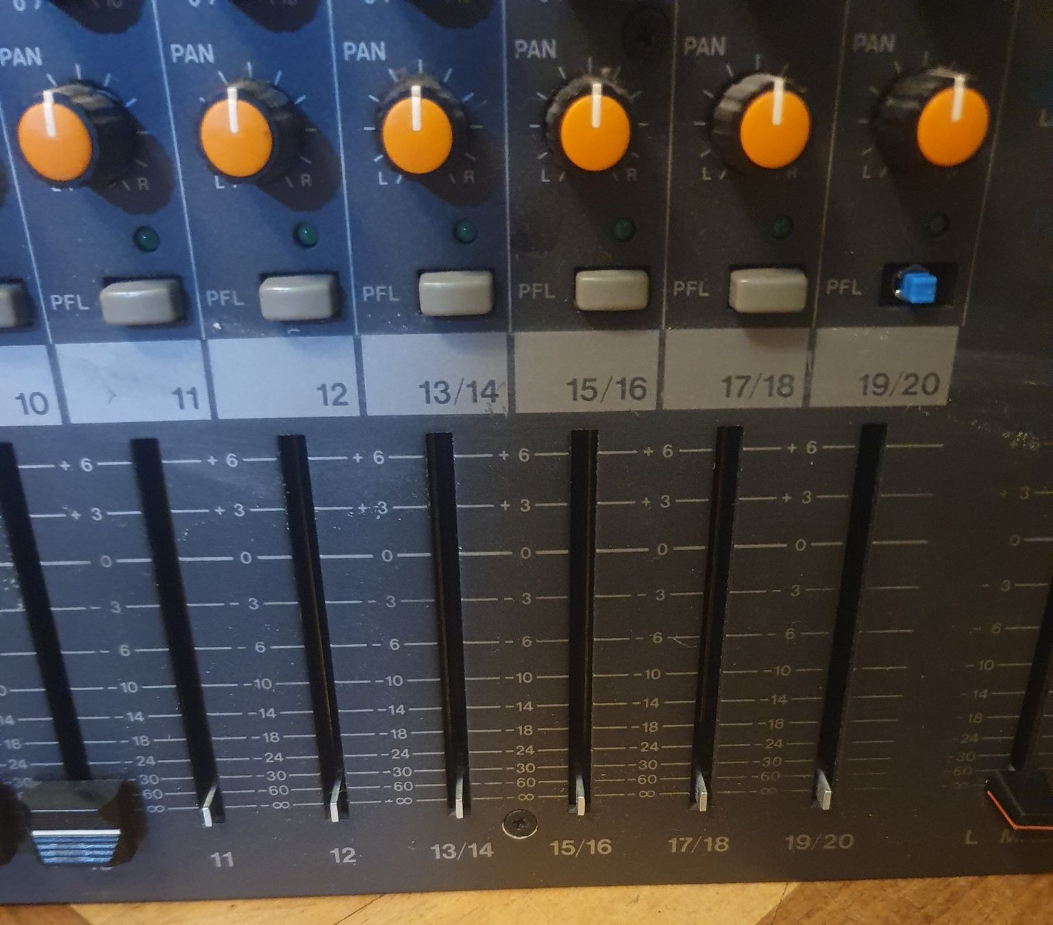 Dynacord Console di mixaggio: DYNACORD MCX 1900 Mixer – Usato da Pfäffikon ZH venduto da edwinstarr1 2