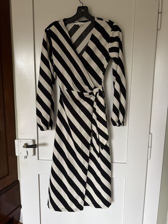 Elegantes H&M Wickelkleid, Kleid, 34 / XS, gestreift, Top