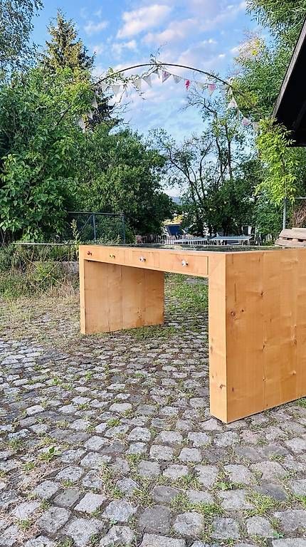 Vetrine: Tisch mit Schubladenvitrinen  – Usato da Niederweningen venduto da inf_wb6v 4