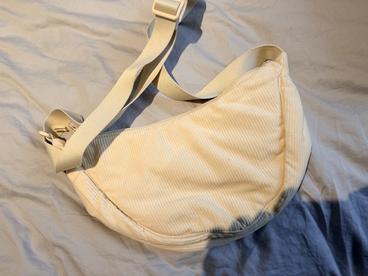 Uniqlo Borse: Uniqlo Runde Mini Schultertasche – Nuovo (secondo la descrizione) da Oberwil-Lieli venduto da moderngirl