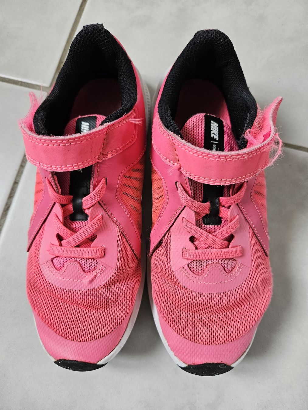 Nike Scarpe per ragazzi: Nike Schuhe Gr.31.5 – Usato da Oberkulm venduto da Preneur 2