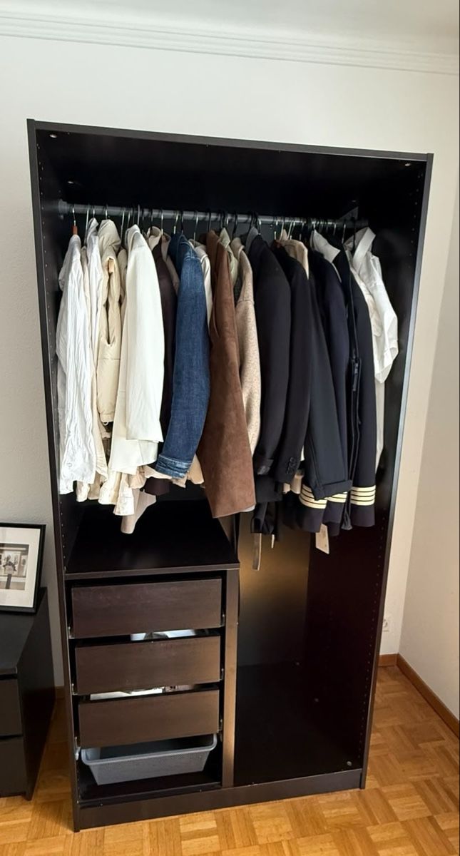 Schränke: Kleiderschrank dunkelbraun – Gebraucht aus Zürich von shopping_x8df