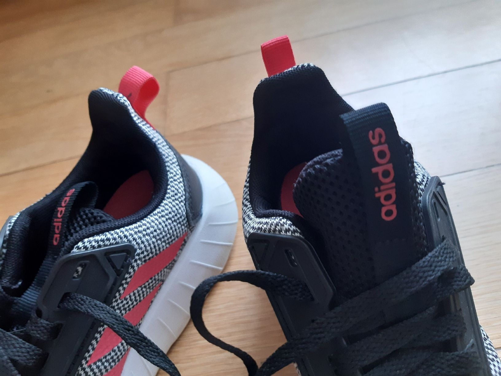 Adidas Scarpe per ragazzi: Adidas Hallenschuhe – Usato da Solothurn venduto da Mamoutrix 1