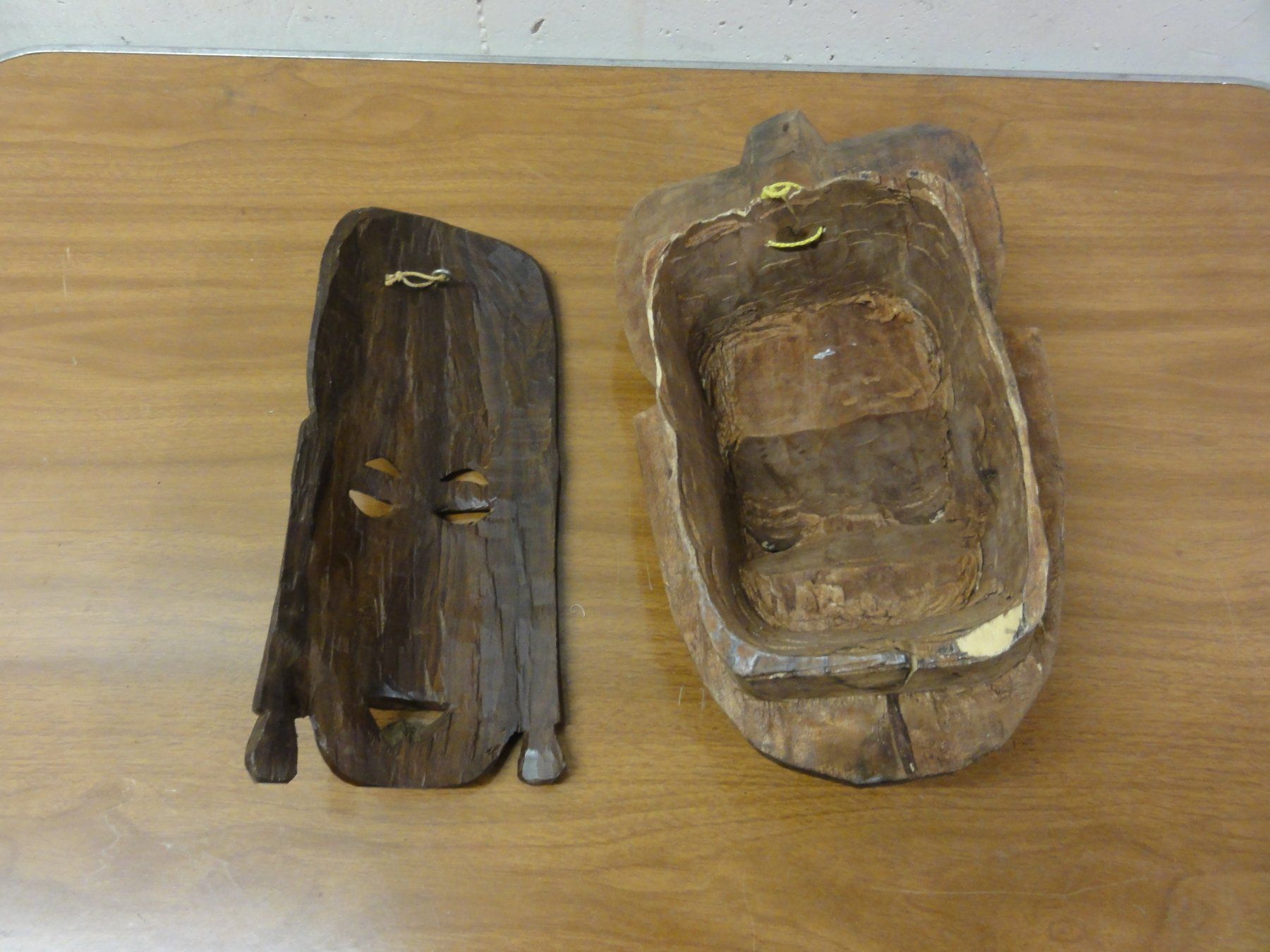 Internationale Kunst: Dekorative Holzmasken Sieben Stück – Gebraucht aus Zürich von Putsch92 7