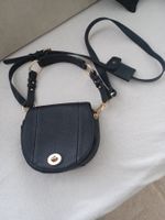Sac à bandoulière noir élégant- accessoire d'été parfait