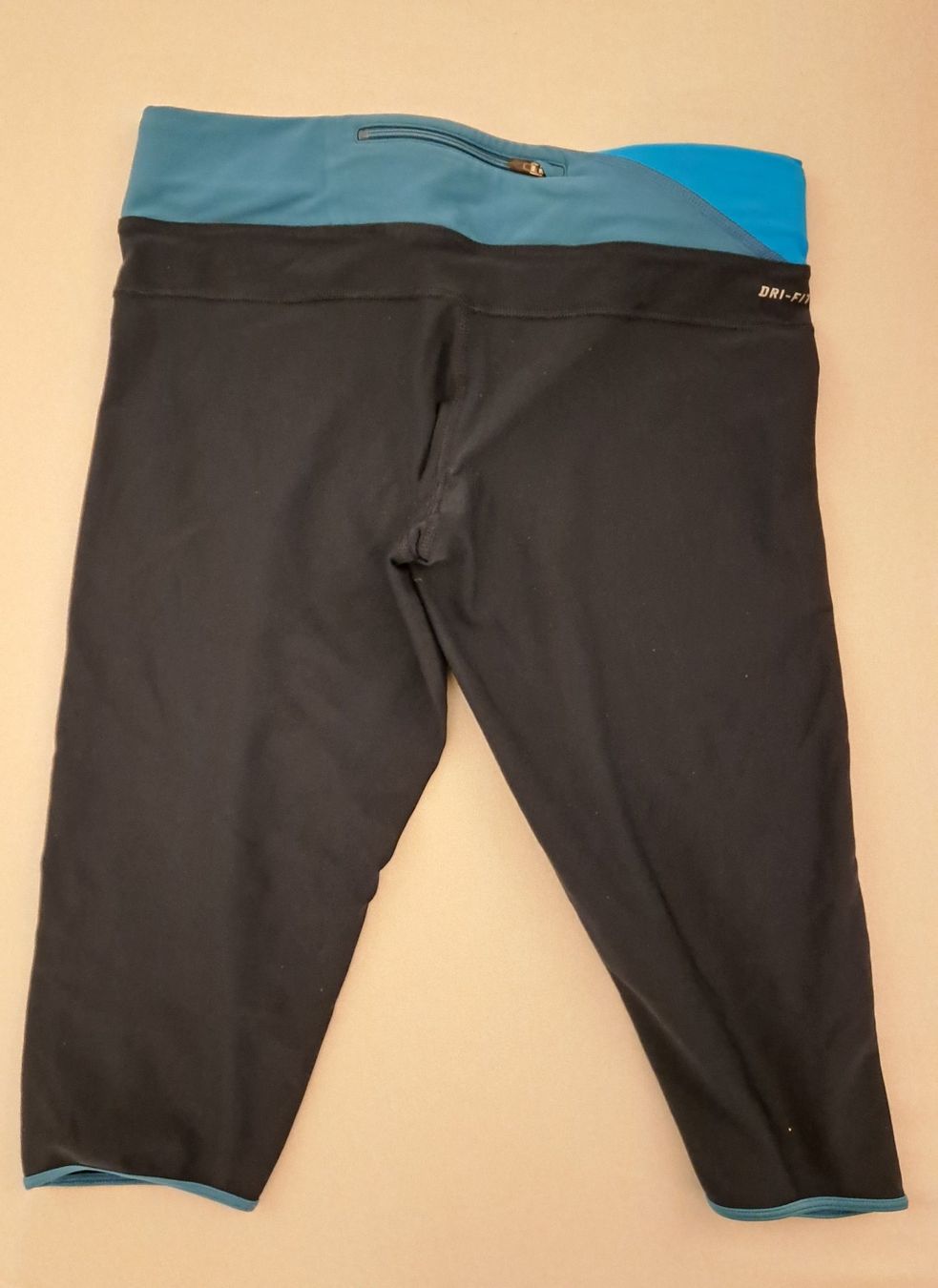 Nike Pantaloni: Nike Dri-Fit Thigts 3/4 | Grösse M – Usato da Steinhausen venduto da Ovi27 1
