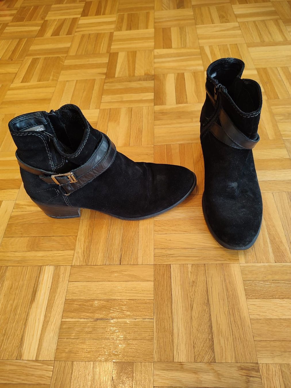 Scarpe da donna: Lot 8 paires de chaussures – Usato da Prilly venduto da Ledanaki 3