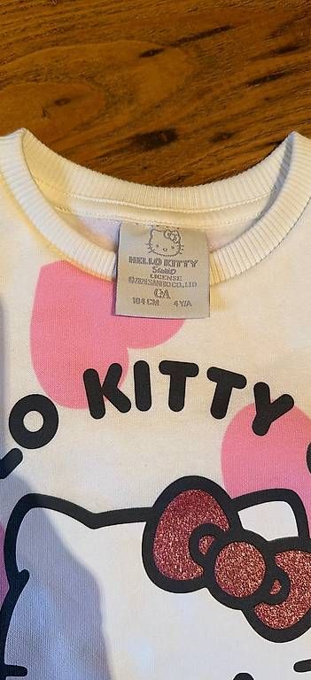 C&A Pulls et sweat-shirts: HelloKitty Pullover 104 NEU – Neuf (Voir description) à Luzern par Mariab2502 1