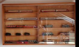 Mega Vitrine für Modellbahnen mit Glasschiebefenster ab 49.-