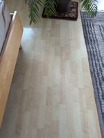 Boden aus Laminat, Ahorn hell, 24m2  - GRATIS und TOPZUSTAND