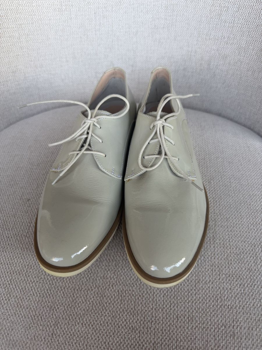 Scarpe da uomo: Schnürschuhe Lackleder hellgrau Grösse 37 – Usato da Basel venduto da Ksjusha 1
