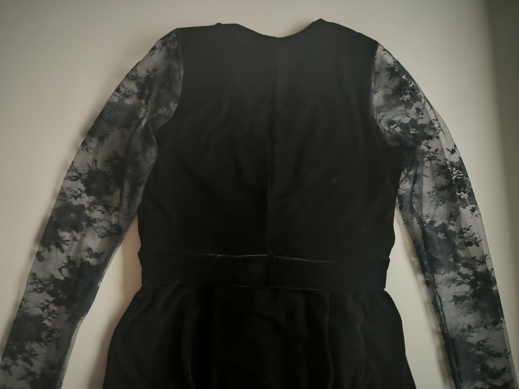 Robes: Wunderschönes schwarzes Samtkleid EU 40 – D'occasion à Wallisellen par C_DM 9