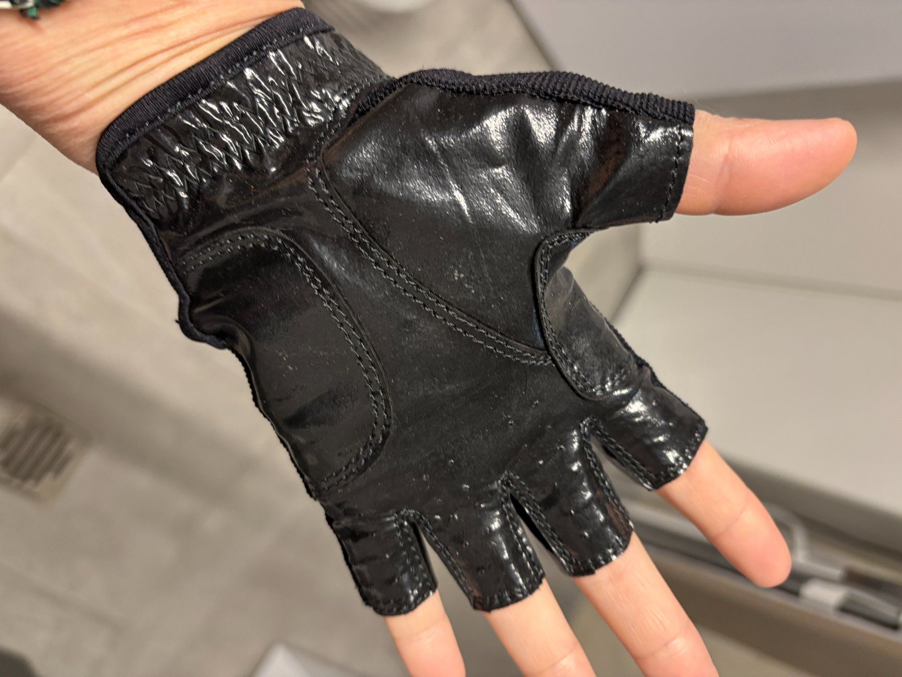 Handschuhe & Handstulpen: Gants Mighty Grip Pro Track noirs taille M – Gebraucht aus Salvenach von gwenwywar 1