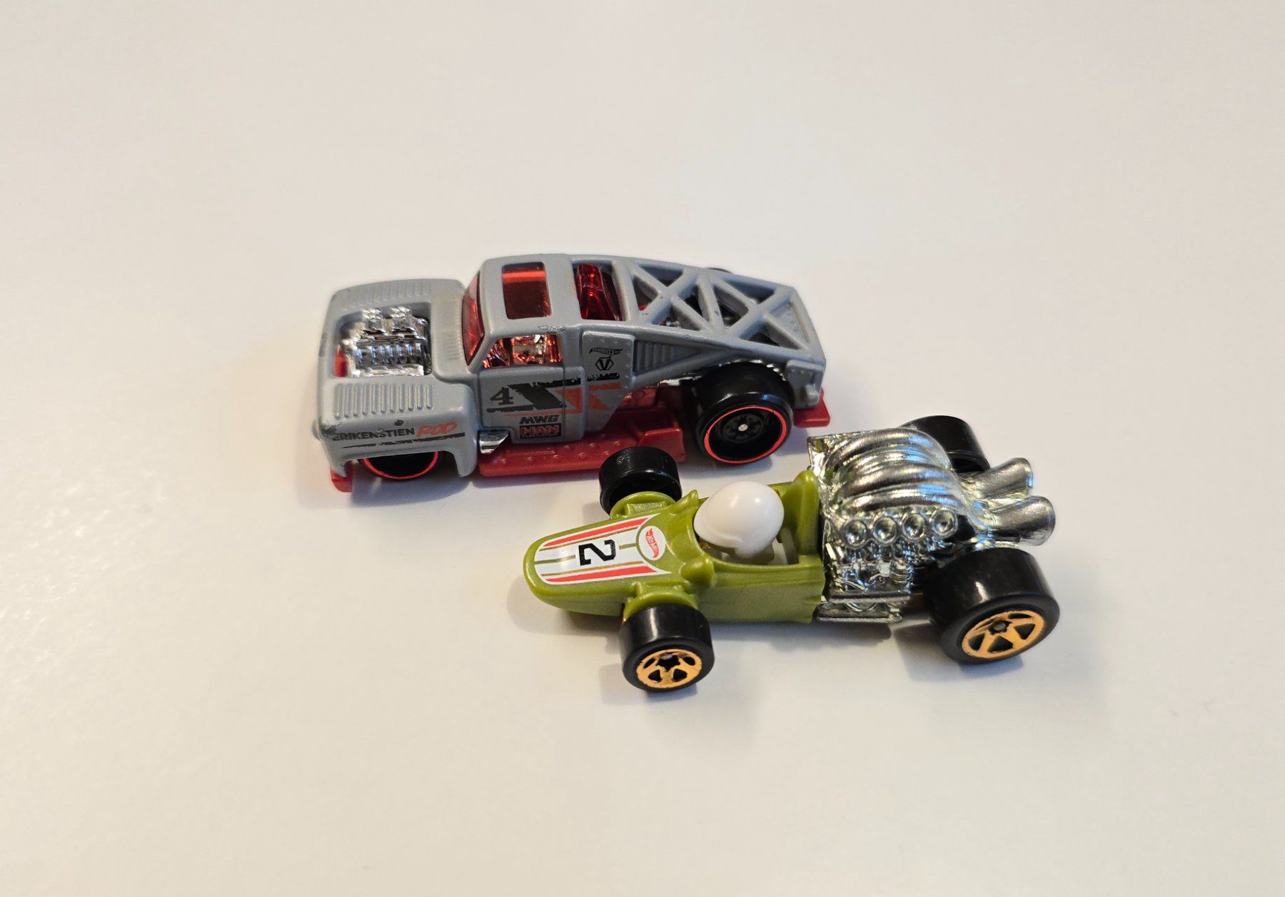 Hot Wheels Modellini d'auto: Hot Wheels - Head Starter & Erikenstein Rod – Usato da Dättlikon venduto da Wundertuete_