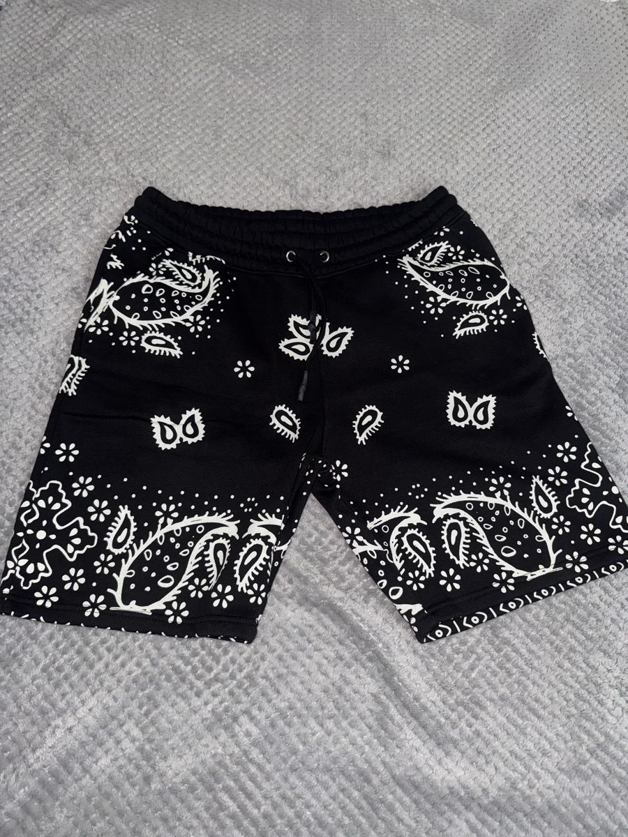 Hosen: Short noir motif – Gebraucht aus Aigle von ama_n8k2 1