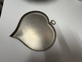 Zinnschale in Herzform, 21cm, 376 Gramm