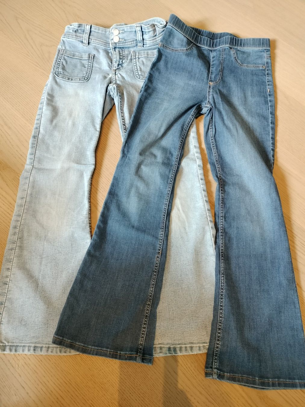 H&M Pantaloni: 2x Jeggings Grösse 128 – Usato da Neftenbach venduto da TheKringel