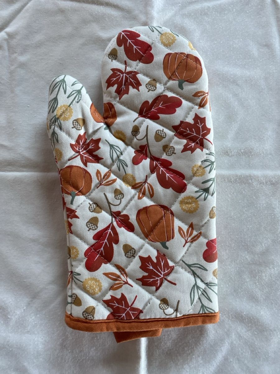 Tutte le decorazioni: Fall Oven Mitt - Pumpkin & Maple Leaf Print, Quilted – Nuovo e nell'imballaggio originale da Buttikon SZ venduto da Maxwelltime