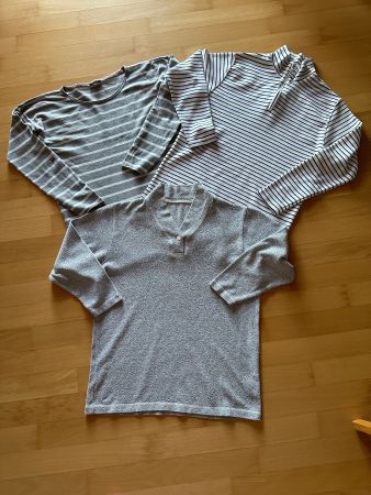 2 Langarmpullis in Gr. 38/40M (weiss gestreift ist verkauft)