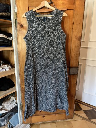 Kleid Rework Blumenmuster Dunkelblau Grösse unbekannt neuwer
