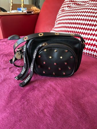 RED Valentino Tasche