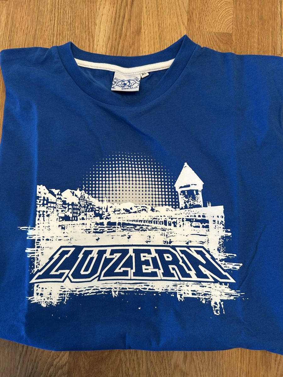 T-Shirts: Freizeit Shirt vom FCLuzern – Gebraucht aus Buchrain von arm_x8dj