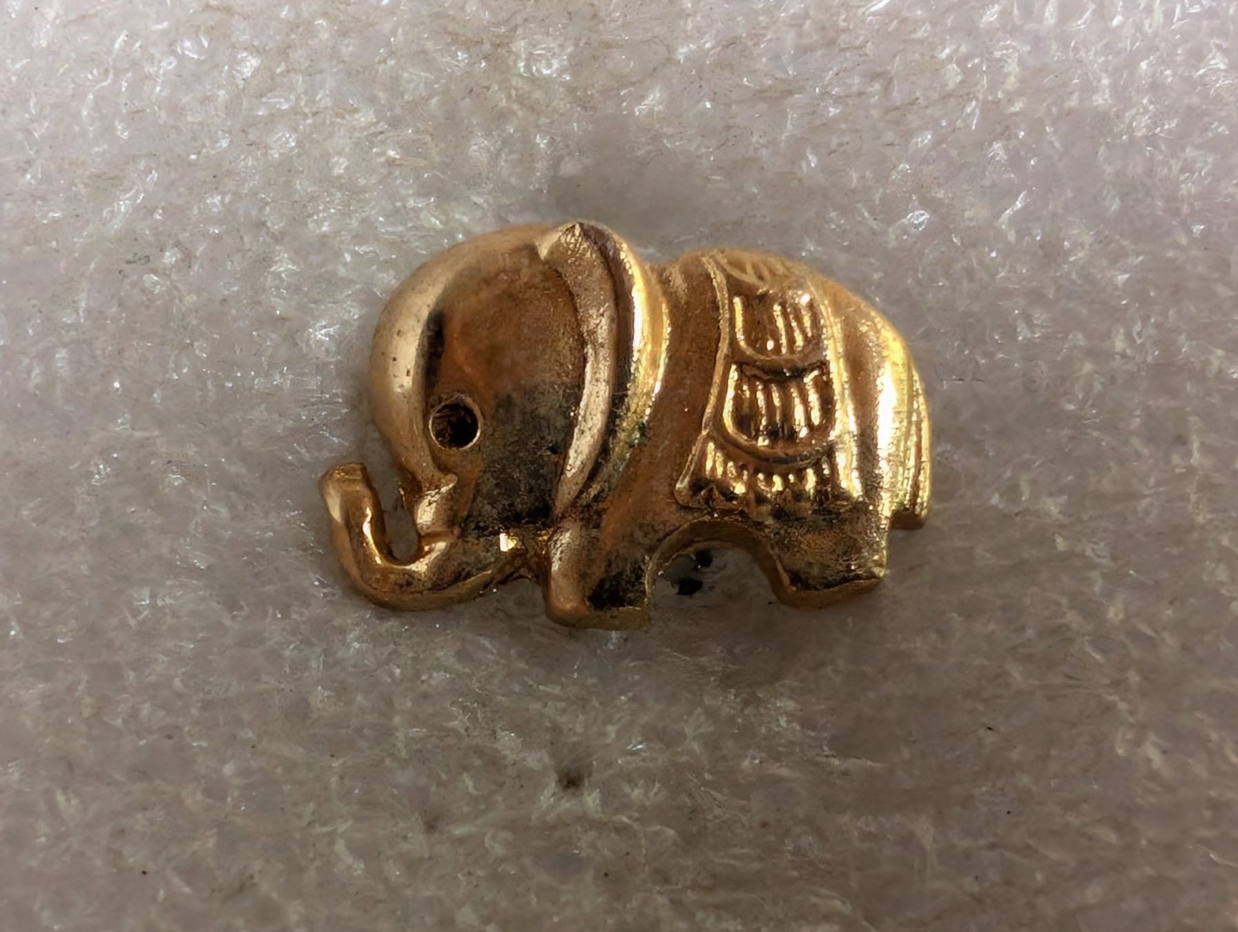 Plaketten & Abzeichen: Ansteckpin 176: Elefant – Gebraucht aus Oppligen von Pin-Fall-Shop
