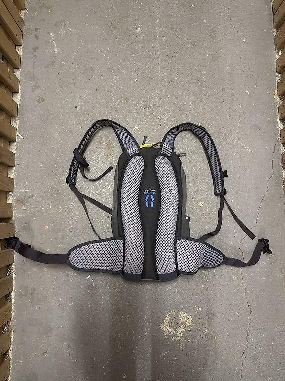 Deuter Zaini: Rucksack Deuter Race 8 – Usato da Wohlen AG venduto da Capo13 1