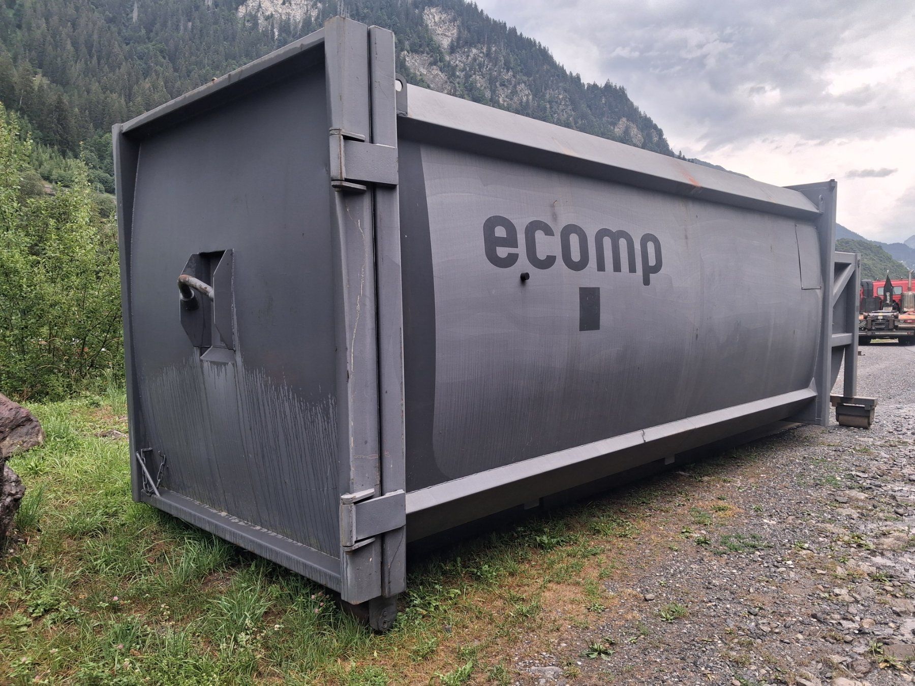 Eléments de bureau: Abrollcontainer 29m3 guter Zustand.  Pressmulde – D'occasion à Klosters-Dorf par peter2016 1
