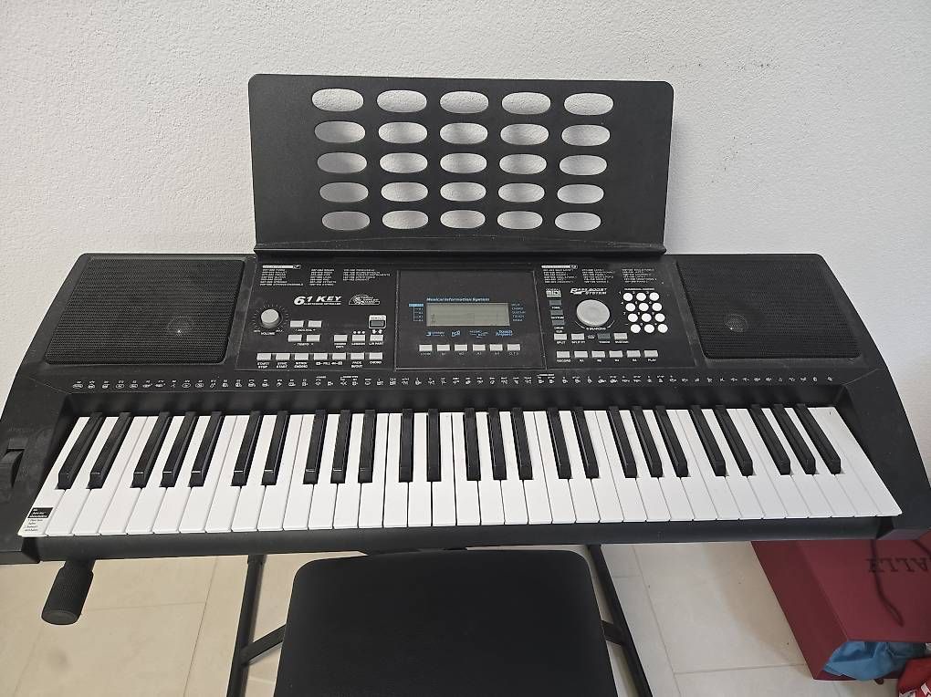 Musikinstrumente: Keyboard inkl. Ständer und Stuhl – Gebraucht aus Oftringen von Sony2010 1