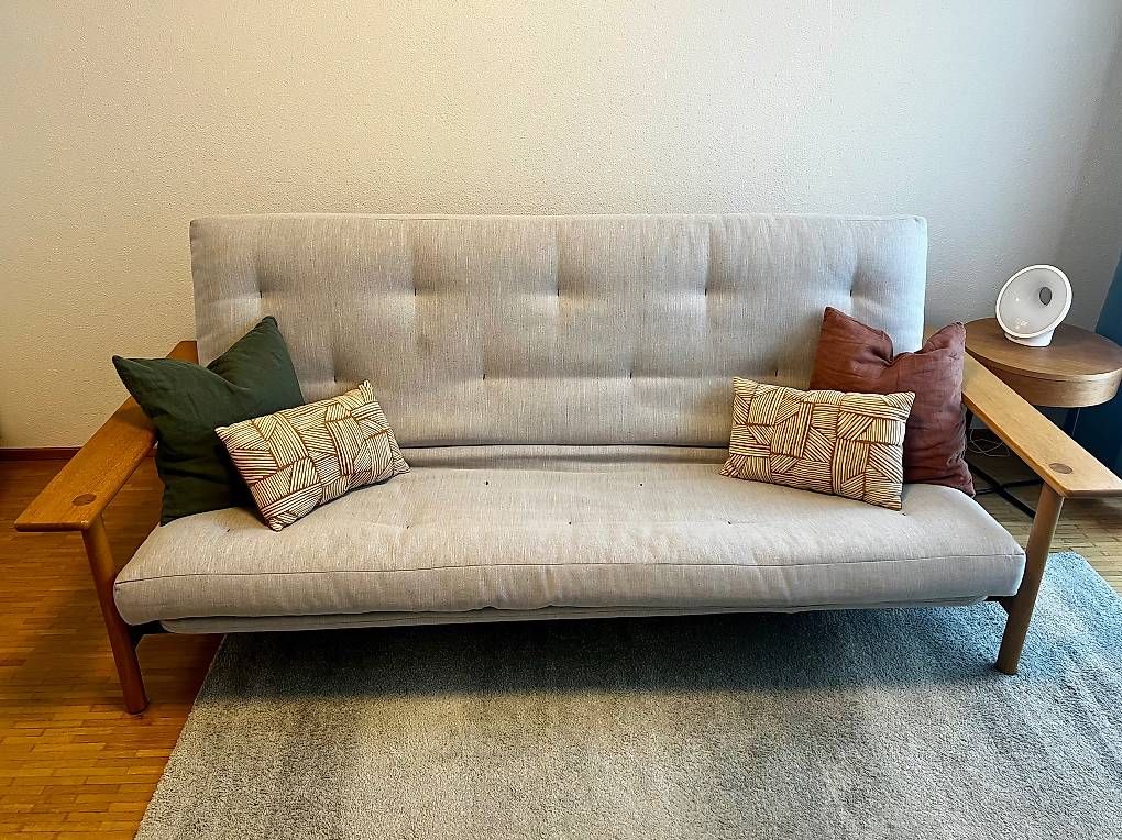 Sofas: Bettsofa Innovation Hellgrau/Eiche 140 x 200 – D'occasion à Luzern par jas_j8b9
