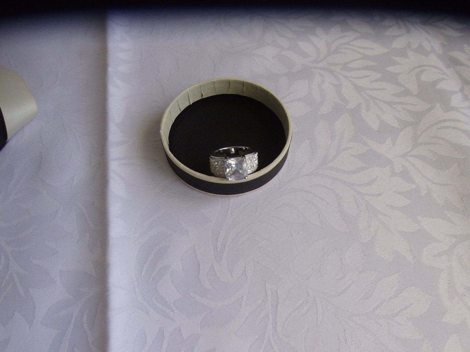 Anelli: Ring Modeschmuck, silberfarbend mit Stein Grösse: 54 – Nuovo (secondo la descrizione) da Walenstadt venduto da Pluisa 2