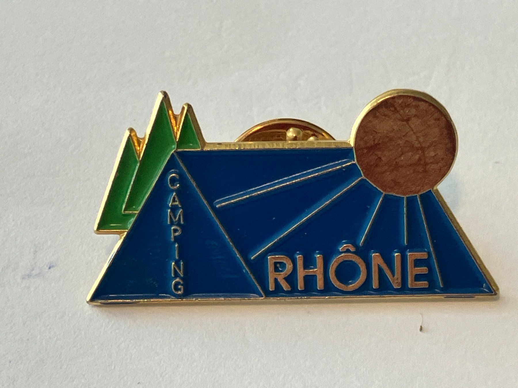 Placchette & Badge: 1 Pin Rhone Camping – Usato da Basel venduto da djwwpp
