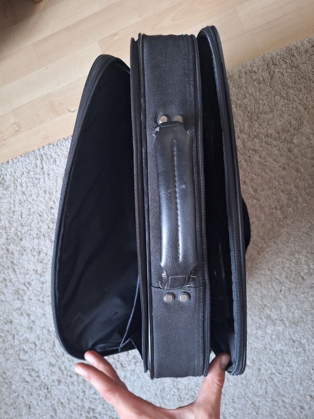 Taschen: Laptoptasche Schwarz  – Gebraucht aus Zürich von mats.stone 1
