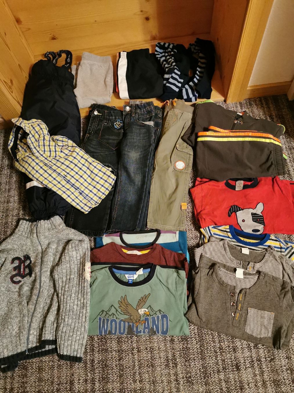 Lotti & Set di vestiti: Kleiderpaket Jungen 98 104 – Usato da Grindelwald venduto da Sala33