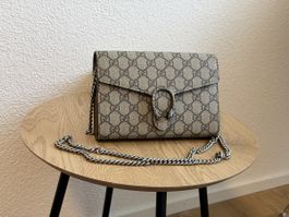 Gucci Marmont Clutch mit Kette
