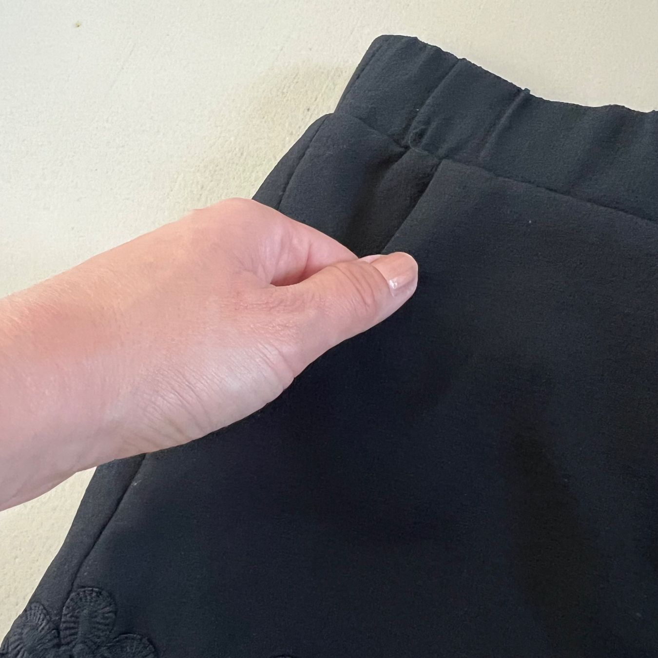 Vero Moda Pantaloni: VERO MODA  Shorts 🖤 – Usato da Zürich venduto da ClosetQueen 4