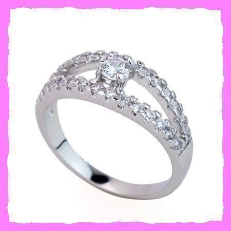 Anelli: Bezaubernder Ring mit Zirkonia – Nuovo e nell'imballaggio originale da Oberglatt ZH venduto da Diamond-Girl