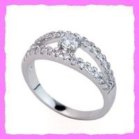 Bezaubernder Ring mit Zirkonia