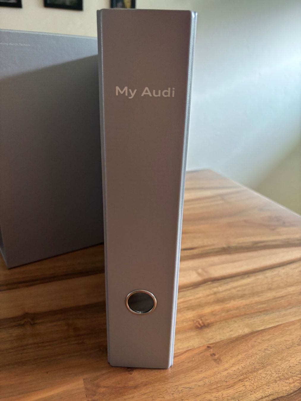 Raccoglitori: My Audi Bundesordner inkl. Kartonbox – Usato da Stallikon venduto da Rsiri 1