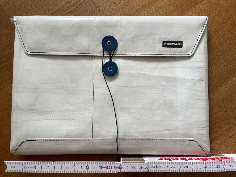 FREITAG F411 Sleeve for Laptop 13“/14“ Kaufen auf Ricardo