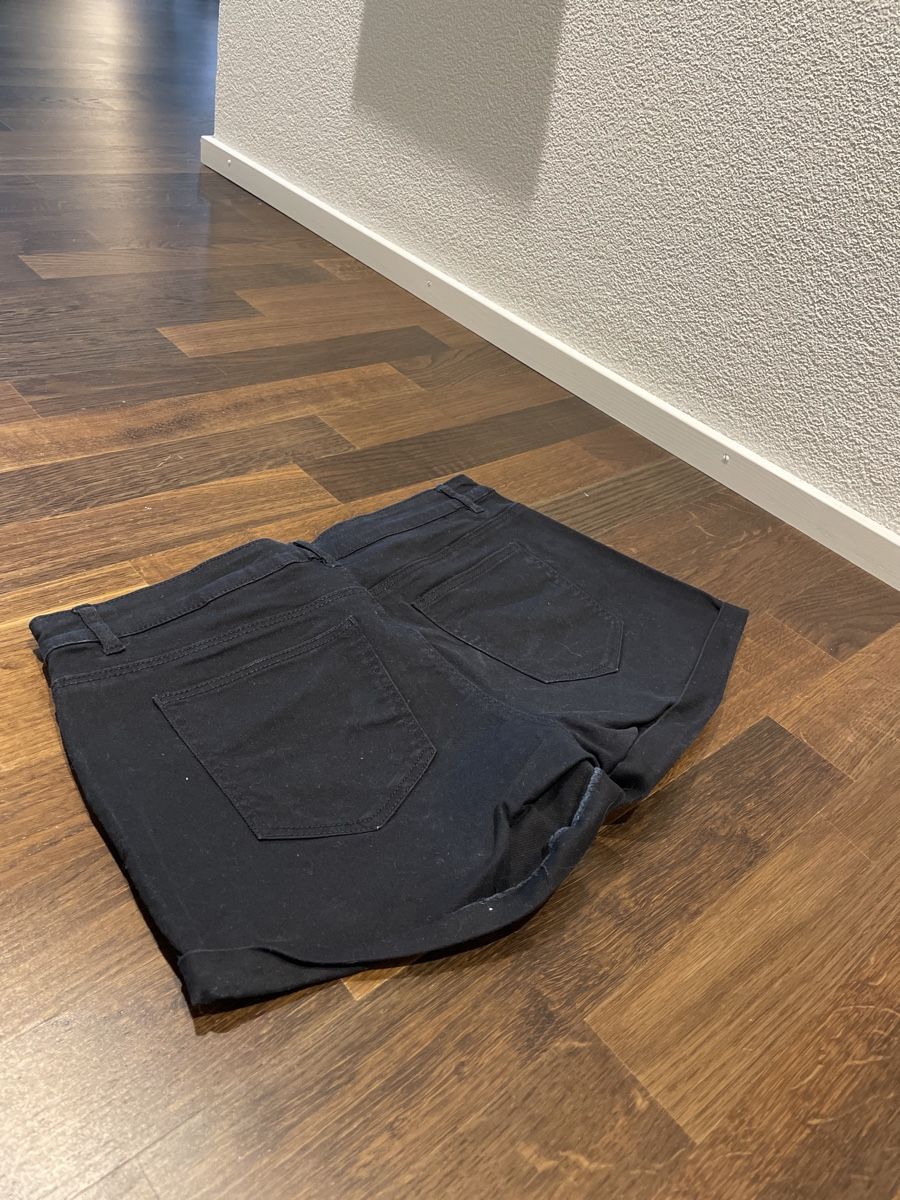H&M Hosen: Schwarze Shorts von H&M – Gebraucht aus Schmitten FR von Monei19 1