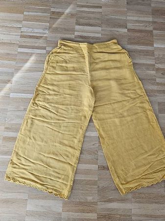 Gelbe Leinen Hose von Mango