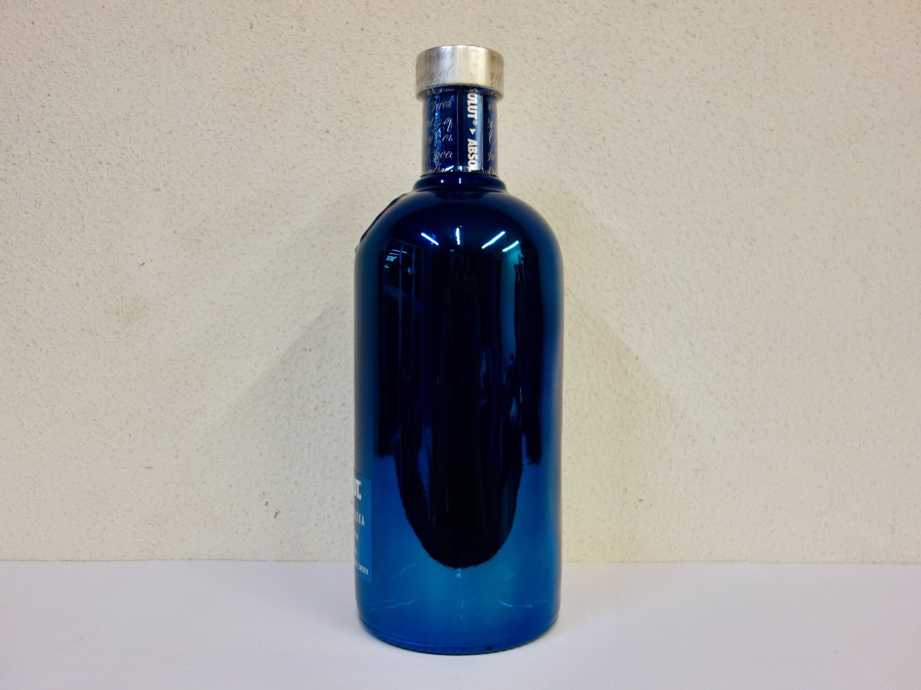 Absolut Vodka Spirituosen: 1 x ABSOLUT VODKA ABSOLUT ELECTRIK BLUE Edition 2015 – Neu und originalverpackt aus Kerzers von zimmergruen 1
