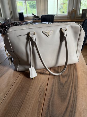 Stylische Vintage Prada Handtasche aus Leder, grau