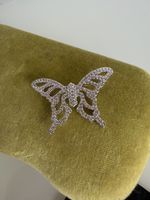 Broche papillon Swarovski ornée de strass